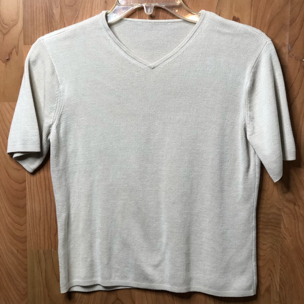White Sweater No size tag Measurements in Descript